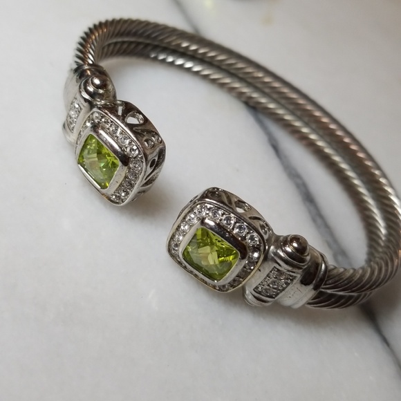 Braided cable cuff w green gemstone - Picture 1 of 5